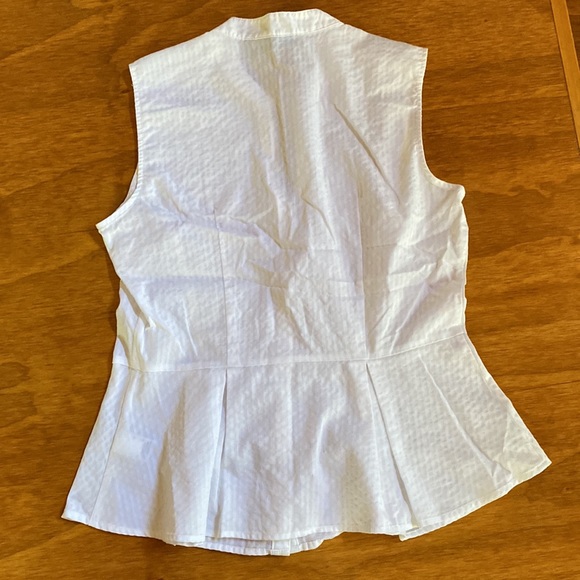 Apt9 sleeveless fitted blouse button up - Picture 2 of 2